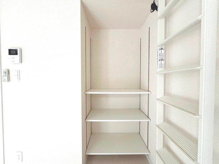物件内観写真10　(収納)