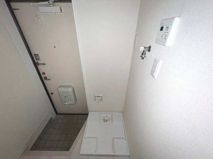 物件内観写真11　(洗濯機置場)