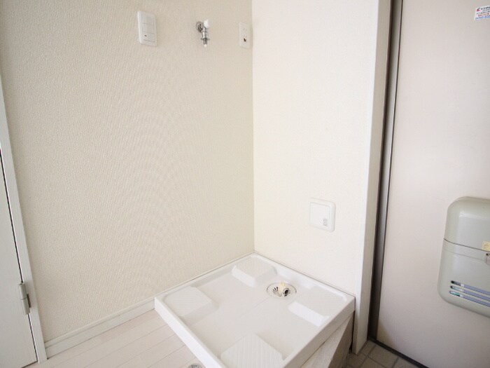 物件内観写真15　(洗濯機置場)