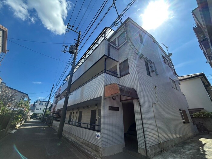 物件外観写真1　(エントランス部分)