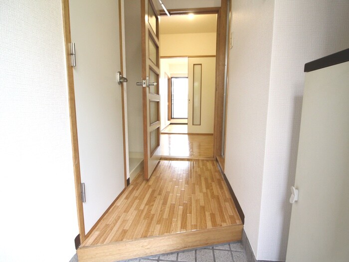 物件内観写真18　(玄関)