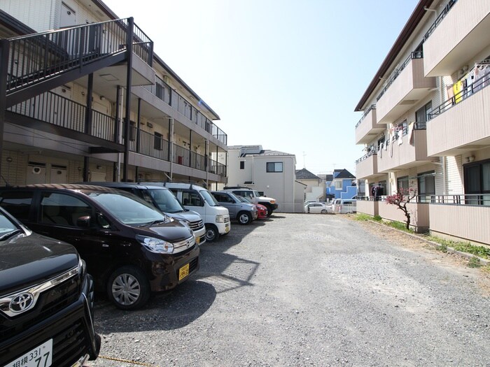 物件外観写真2　(駐車場)