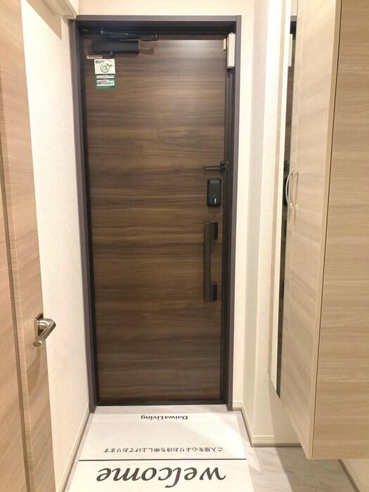 物件内観写真16　(玄関)