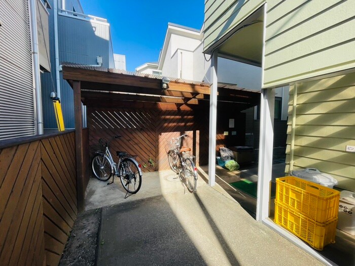 物件外観写真4　(駐輪場)