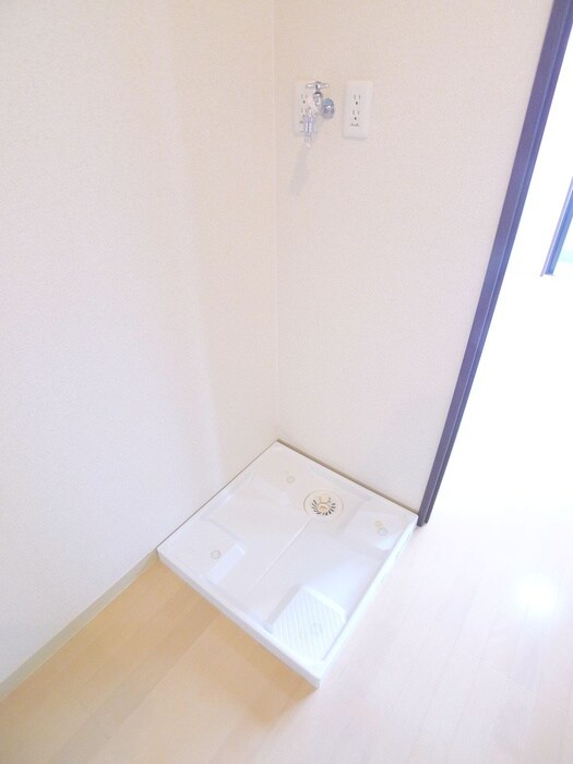 物件内観写真16　(洗濯機置場)