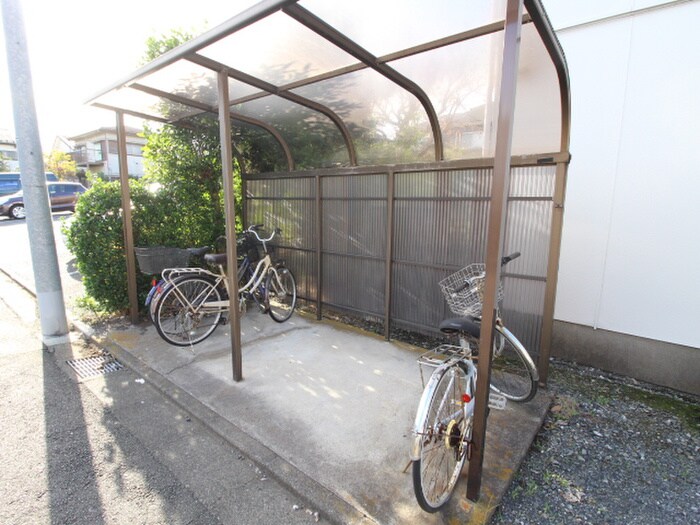 物件外観写真4　(駐輪場)