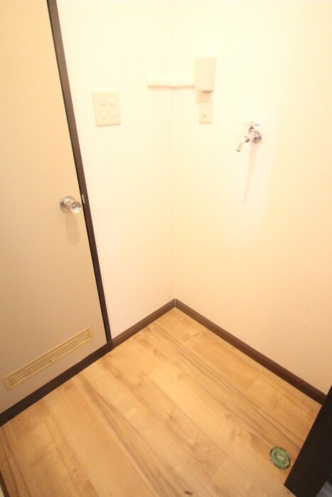 物件内観写真15　(洗濯機置場)