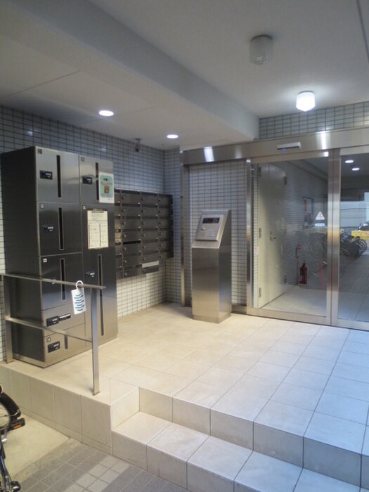 物件外観写真2　(エントランス部分)