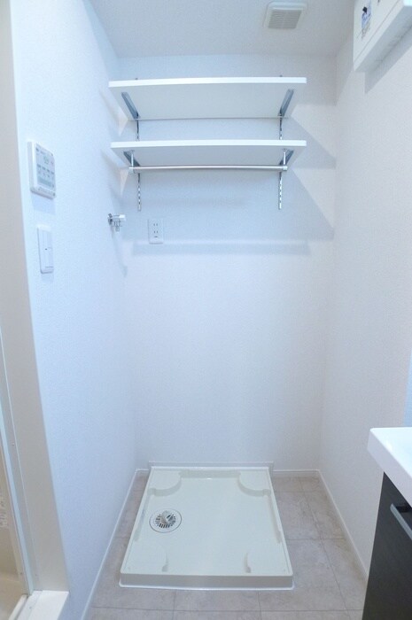 物件内観写真17　(洗濯機置場)