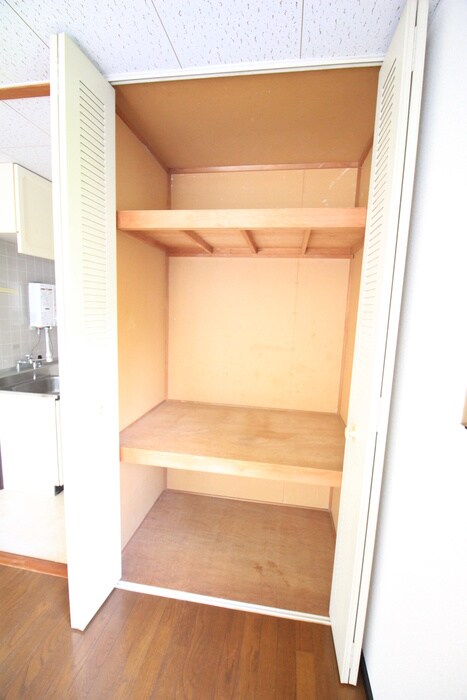 物件内観写真10　(収納)