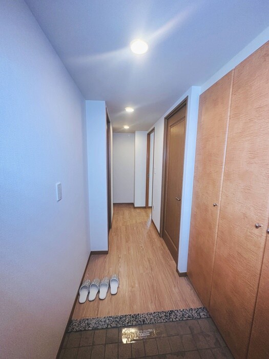 物件内観写真11　(玄関)