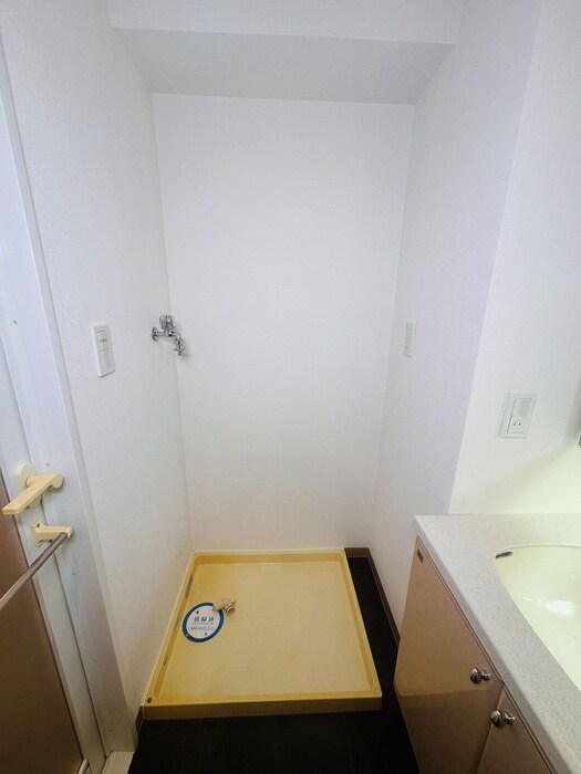 物件内観写真15　(洗濯機置場)