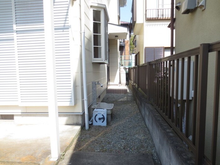 物件外観写真4　(エントランス部分)