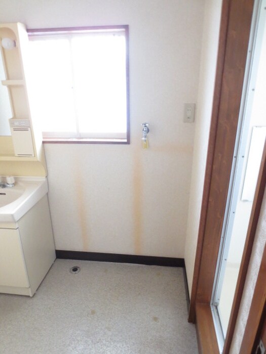 物件内観写真16　(洗濯機置場)