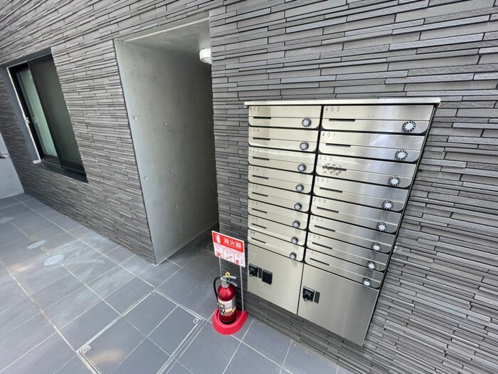 物件外観写真2　(エントランス部分)