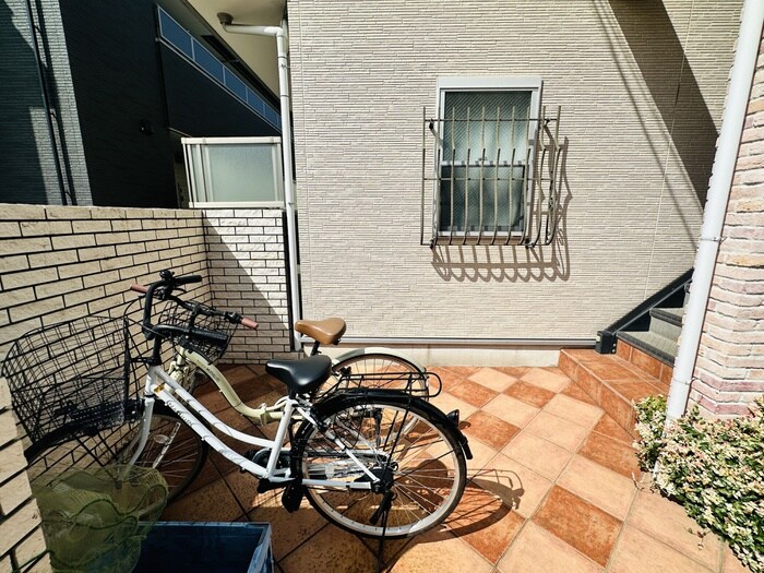 物件外観写真5　(駐輪場)