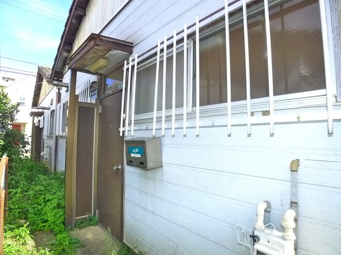 物件外観写真5　(エントランス部分)