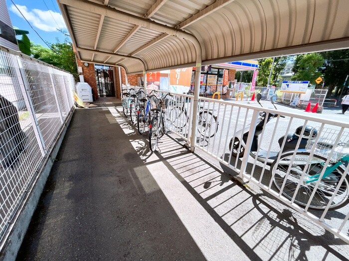 物件外観写真4　(駐輪場)