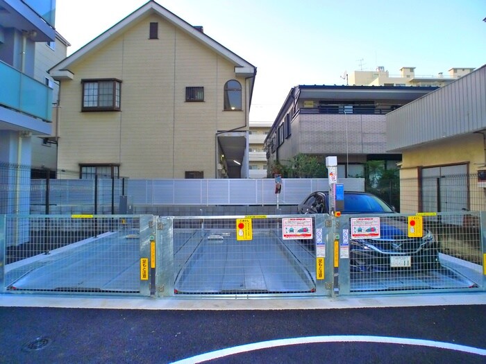 物件外観写真5　(駐車場)