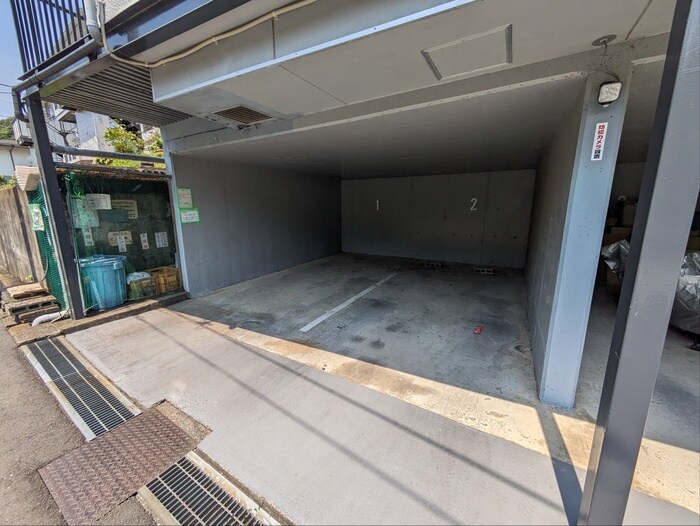 物件外観写真5　(駐車場)