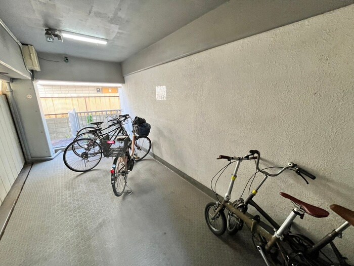 物件外観写真5　(駐輪場)