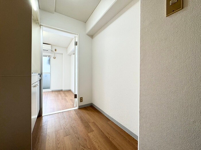 物件内観写真13　(廊下)