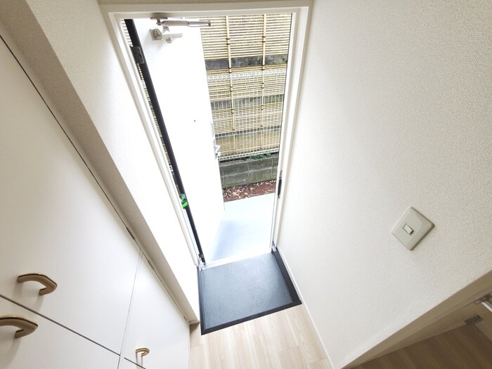 物件内観写真15　(玄関)