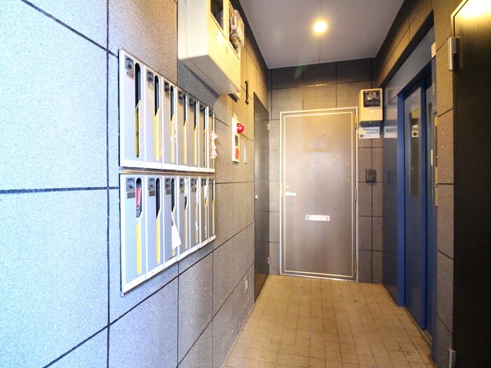 物件外観写真2　(エントランス部分)