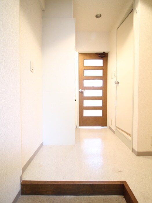 物件内観写真10　(玄関)