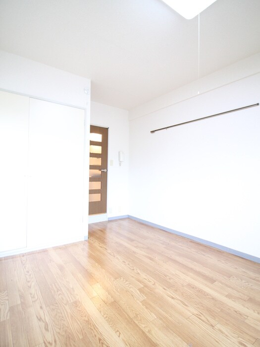 物件内観写真11　(室内からの展望)