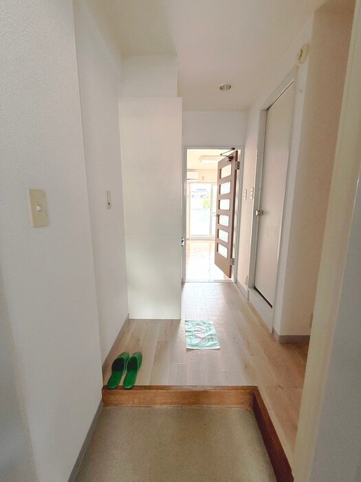 物件内観写真18　(玄関)