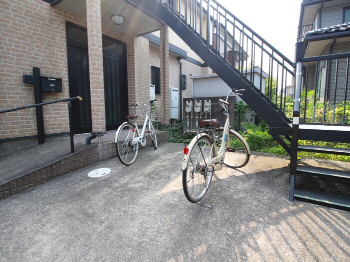物件外観写真4　(駐輪場)