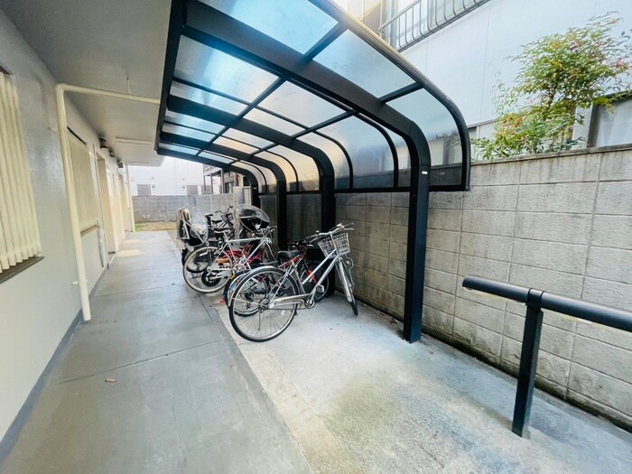 物件外観写真6　(駐輪場)