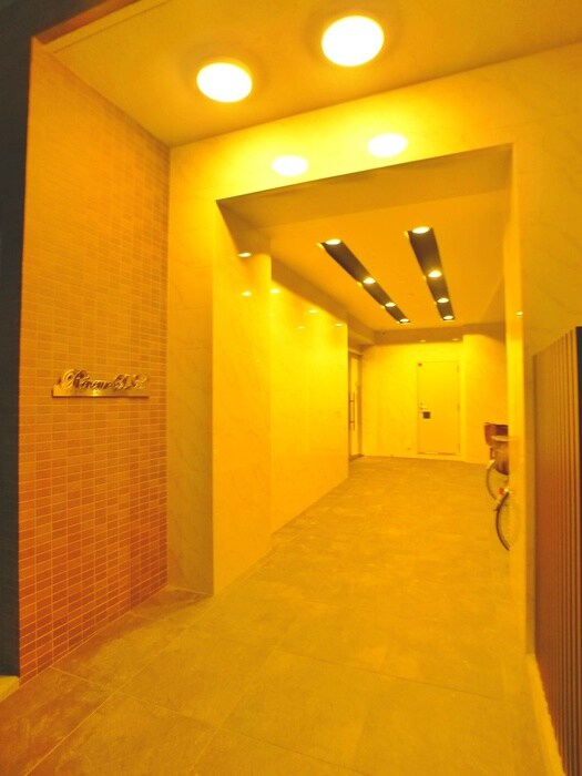 物件外観写真2　(エントランス部分)