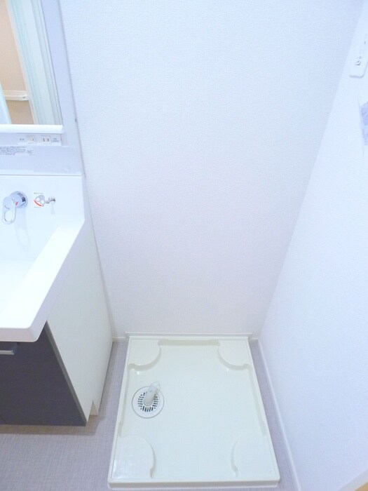 物件内観写真15　(洗濯機置場)