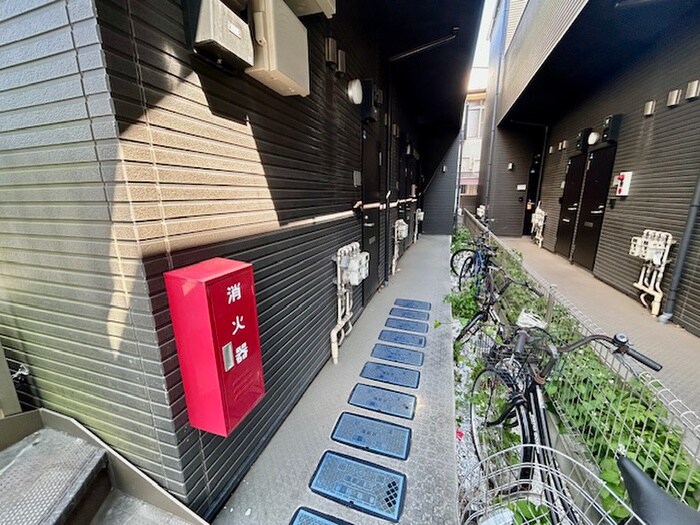 物件外観写真2　(エントランス部分)