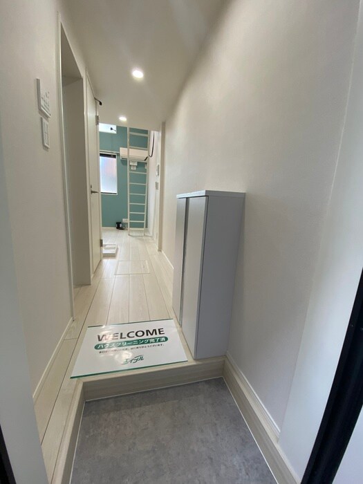 物件内観写真12　(玄関)