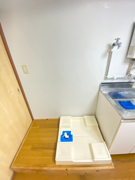 物件内観写真8　(洗濯機置場)