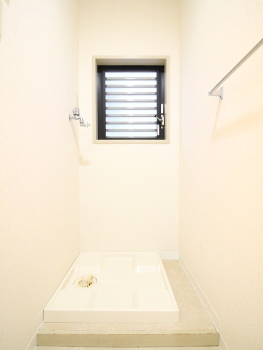 物件内観写真18　(洗濯機置場)