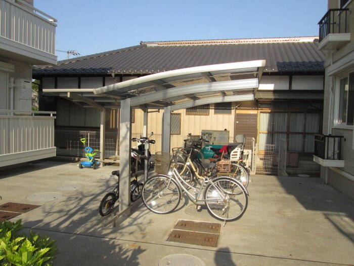 物件外観写真3　(駐輪場)