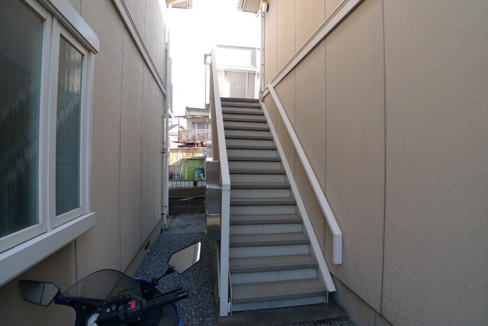 物件外観写真4　(エントランス部分)