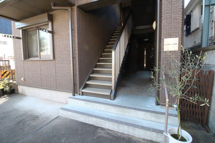 物件外観写真2　(エントランス部分)