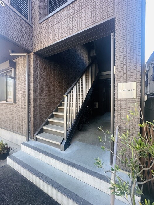 物件外観写真6　(エントランス部分)