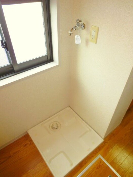 物件内観写真15　(洗濯機置場)