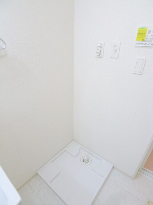 物件内観写真12　(洗濯機置場)