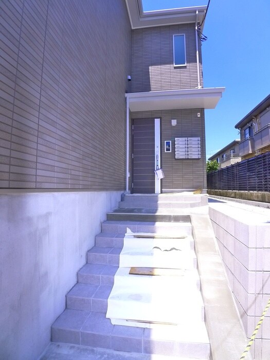 物件外観写真3　(エントランス部分)