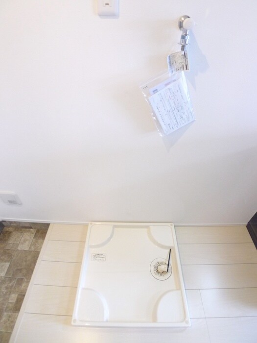 物件内観写真12　(洗濯機置場)