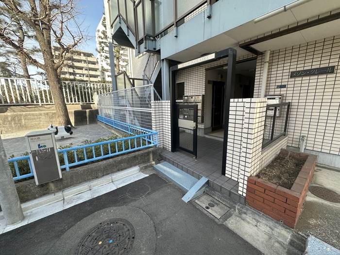 ﾒｿﾞﾝｸﾚｰﾙのエントランス部分