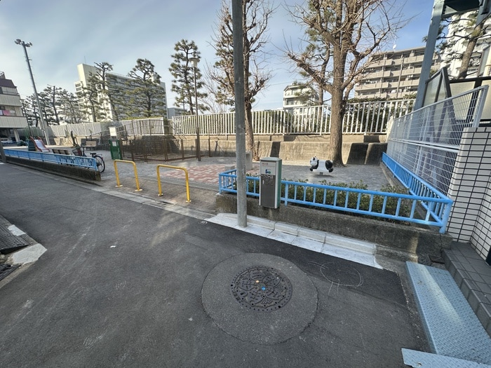 ﾒｿﾞﾝｸﾚｰﾙの周辺環境