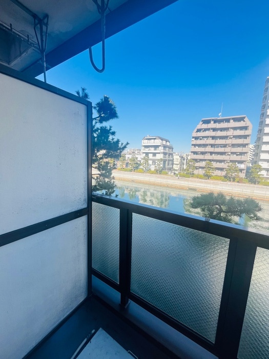 ﾒｿﾞﾝｸﾚｰﾙの室内からの展望